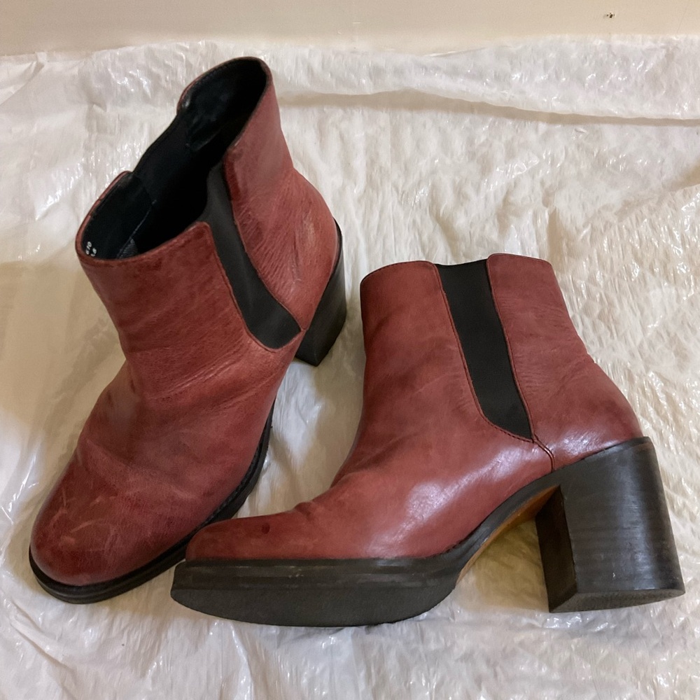 ❌ J. Shoes Leather Booties